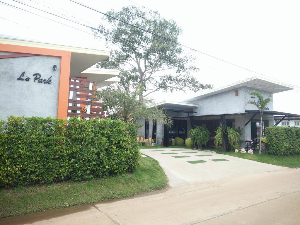 Le Park 23 Boutique Resort Roi Et Exterior photo